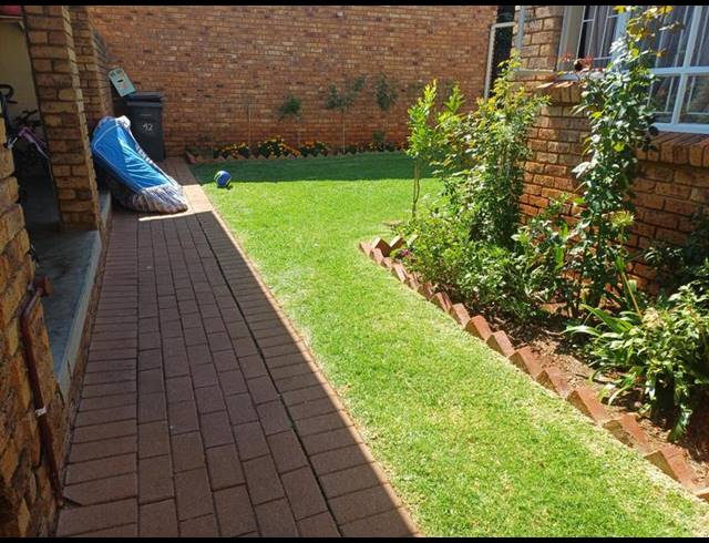 2 BEDROOM TOWNHOUSE FOR SALE IN ELDORAIGNE